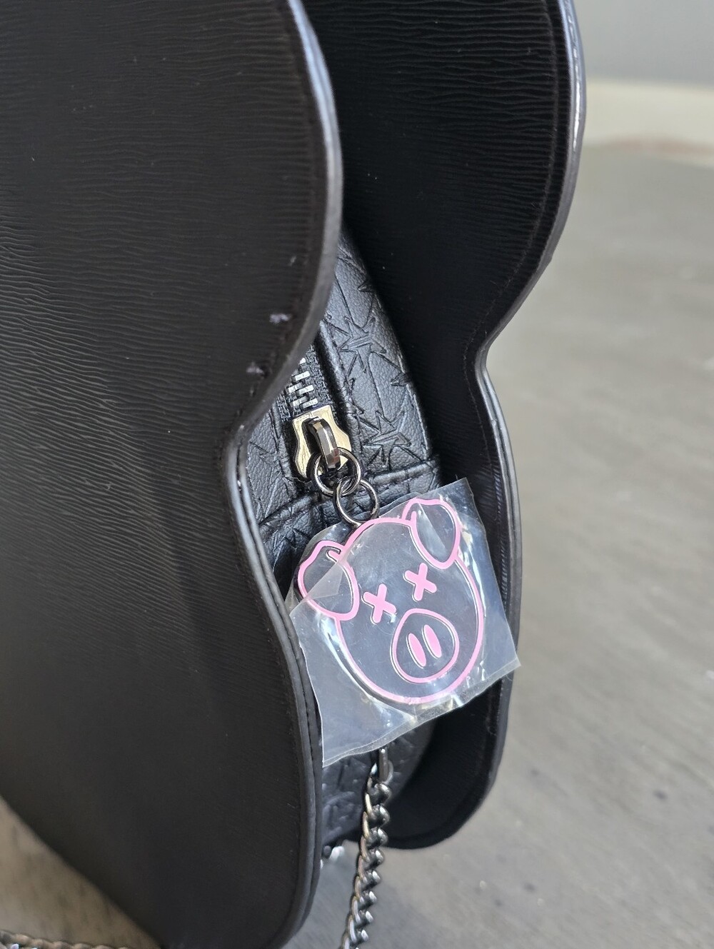 Shane Dawson X Jeffree Star Collab Black Pig Chain Strap Crossbody Bag NWT - Picture 6 of 6